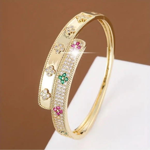 Multicolor Rhinestones Clover Leaf Bangles - Picture 2 of 8
